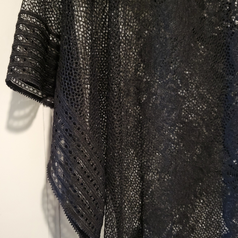 Chic Midnight Lace Robe - Picture 2 of 8